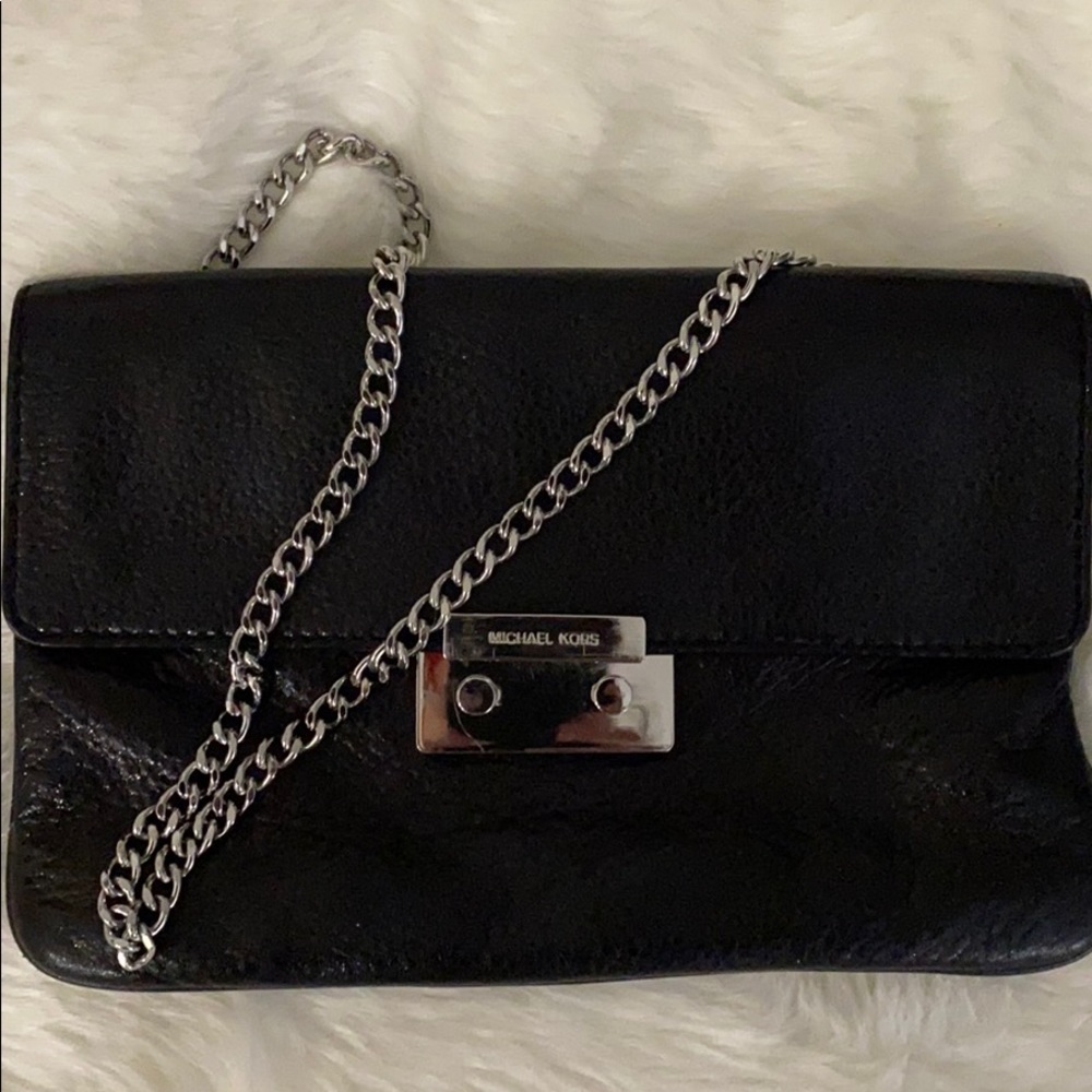 Michael Michael Kors black leather shoulder bag.
